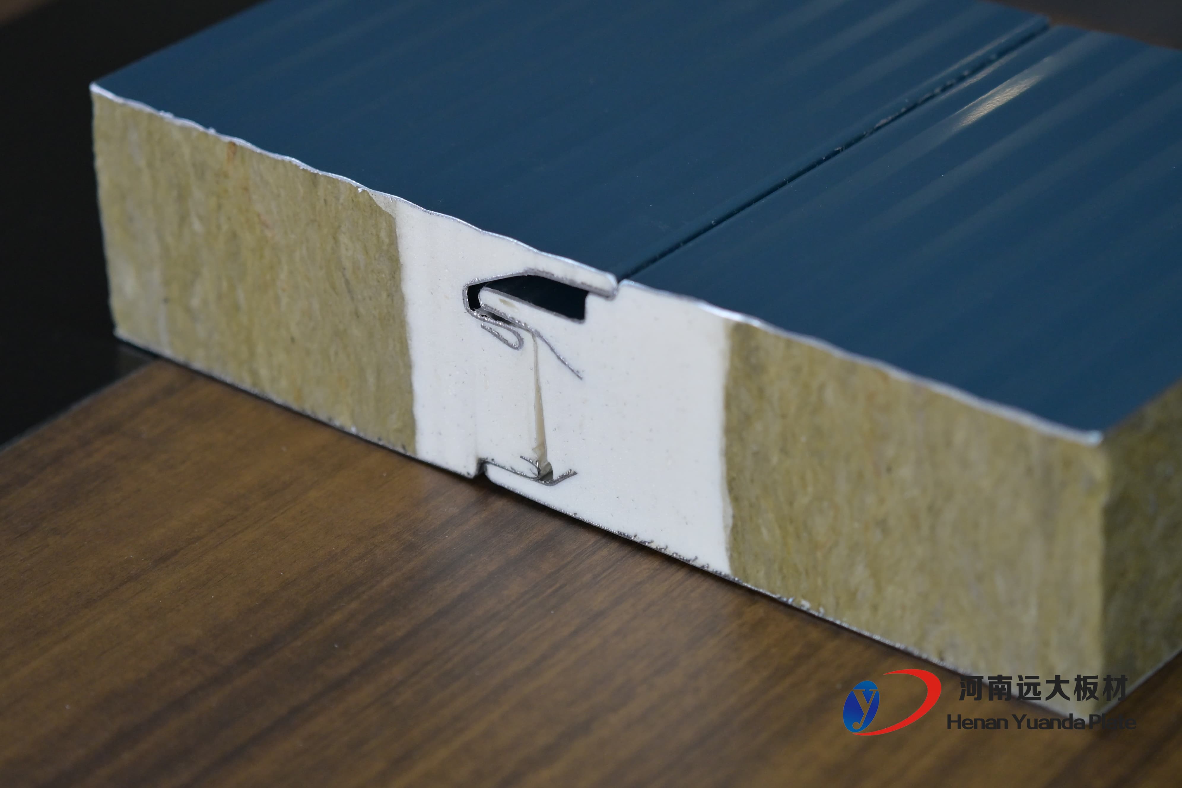 傳統板材VS聚氨酯夾芯板：在建筑效率與能耗上，差距竟然這么大！(圖2)