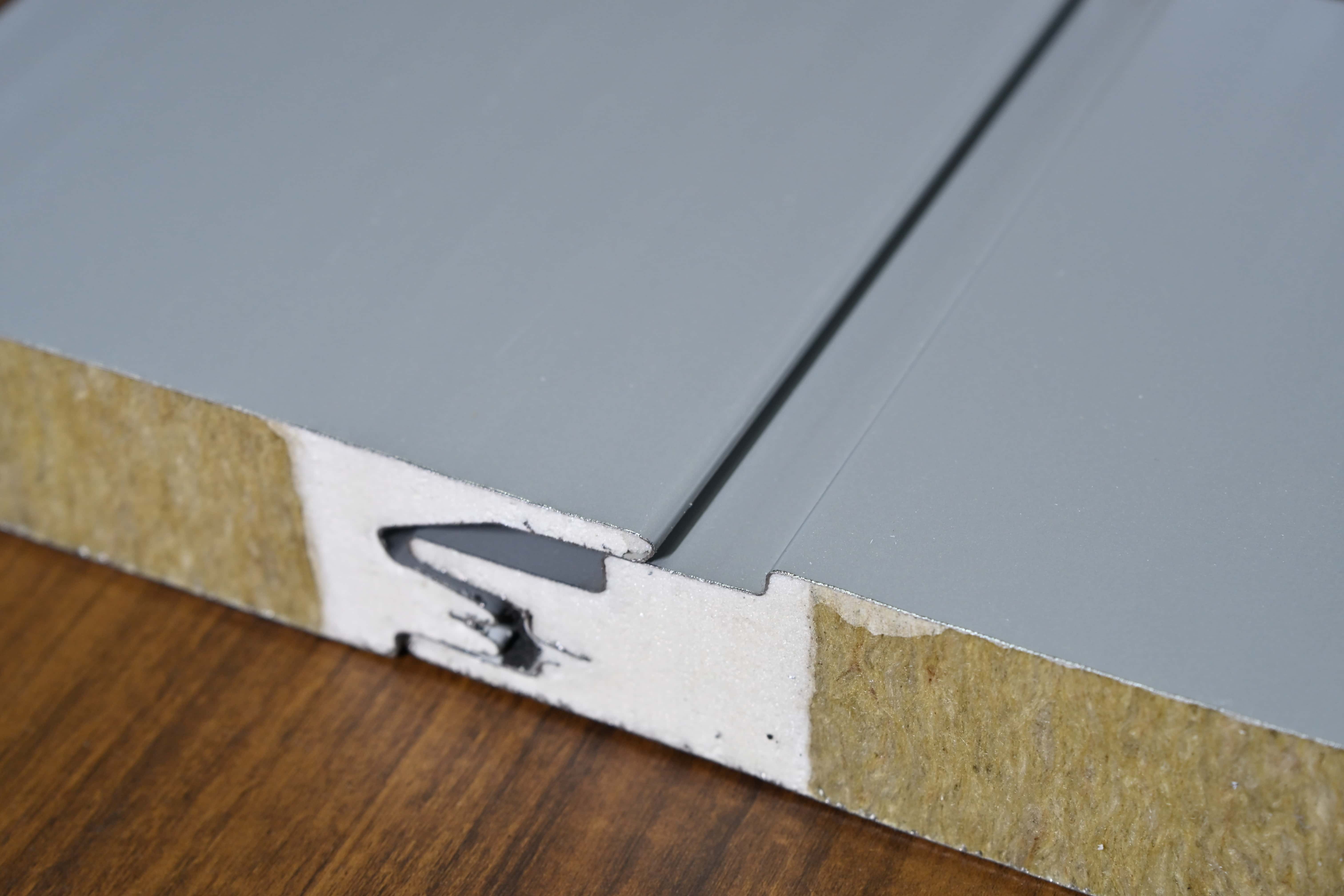 工業廠房預算告急？聚氨酯夾芯板快速安裝，幫你輕松省錢！ 時間就是金錢，速度就是效益！